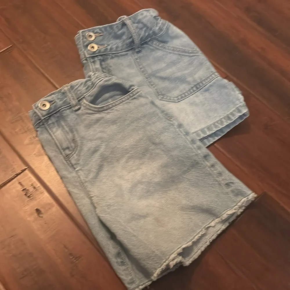 Children’s Place girls bundle size 12 and good condition- 2 pairs of shorts
